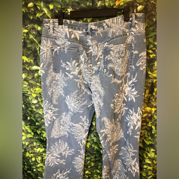 Floral Patterned Blue Jeans size 16 - Picture 11 of 16